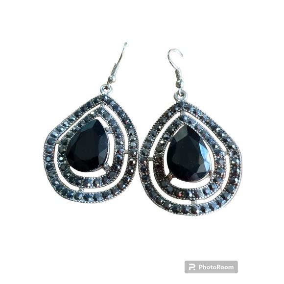 Paparazzi Earrings Squard Two Sets Of Pierced Earrings Beautiful - Picture 2 of 8